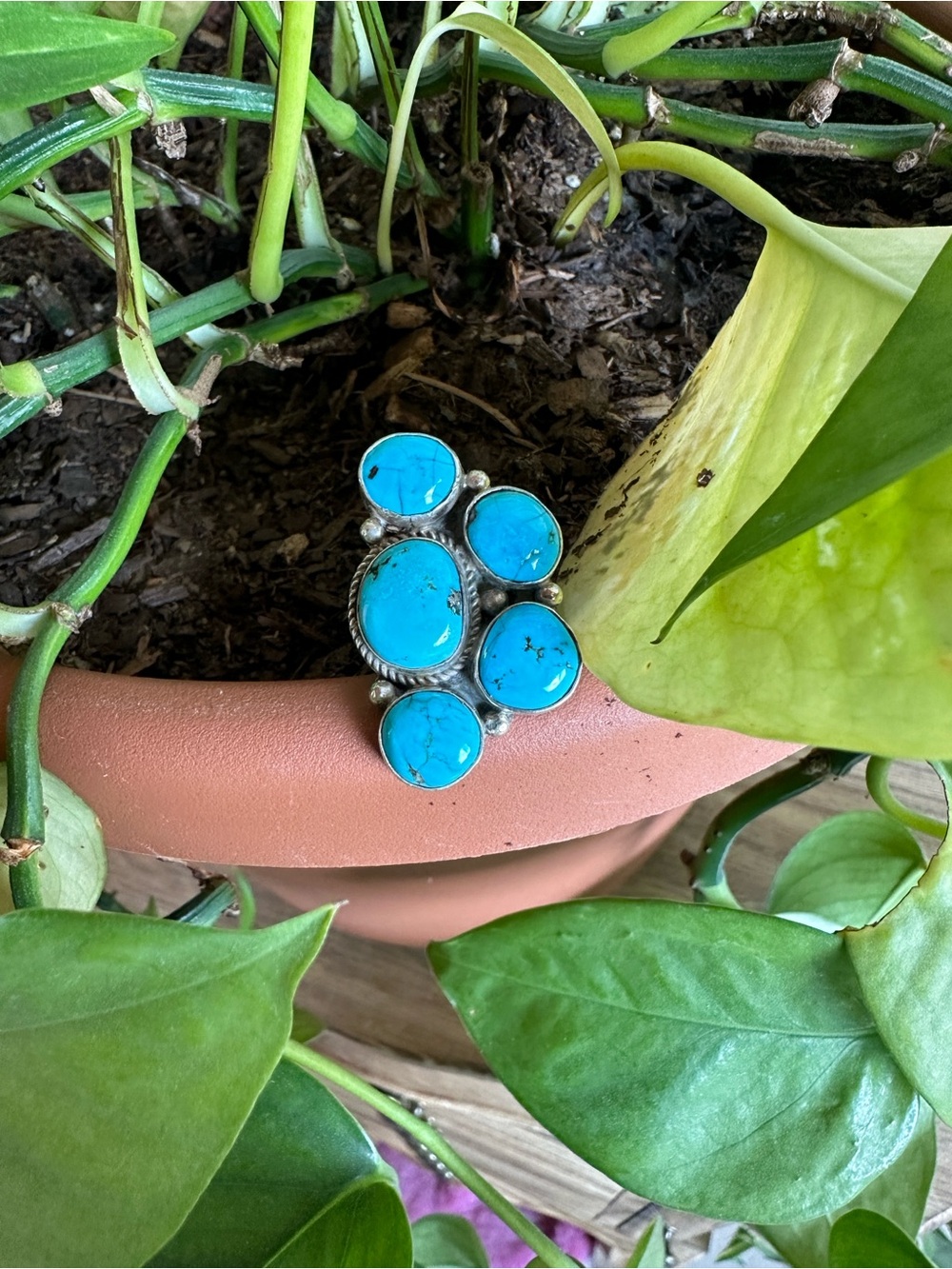 Native Made Kingman Turquoise Cluster Ring - Picture 4 of 5
